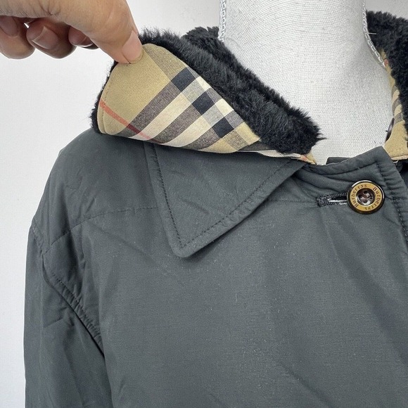 Burberrys of London Black Quilted Jacket Size M Faux Fur Collar - Picture 4 of 16